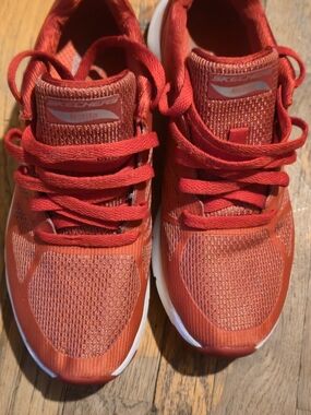 Skechers Arch Fit Vivid Memory sneakers Red & White